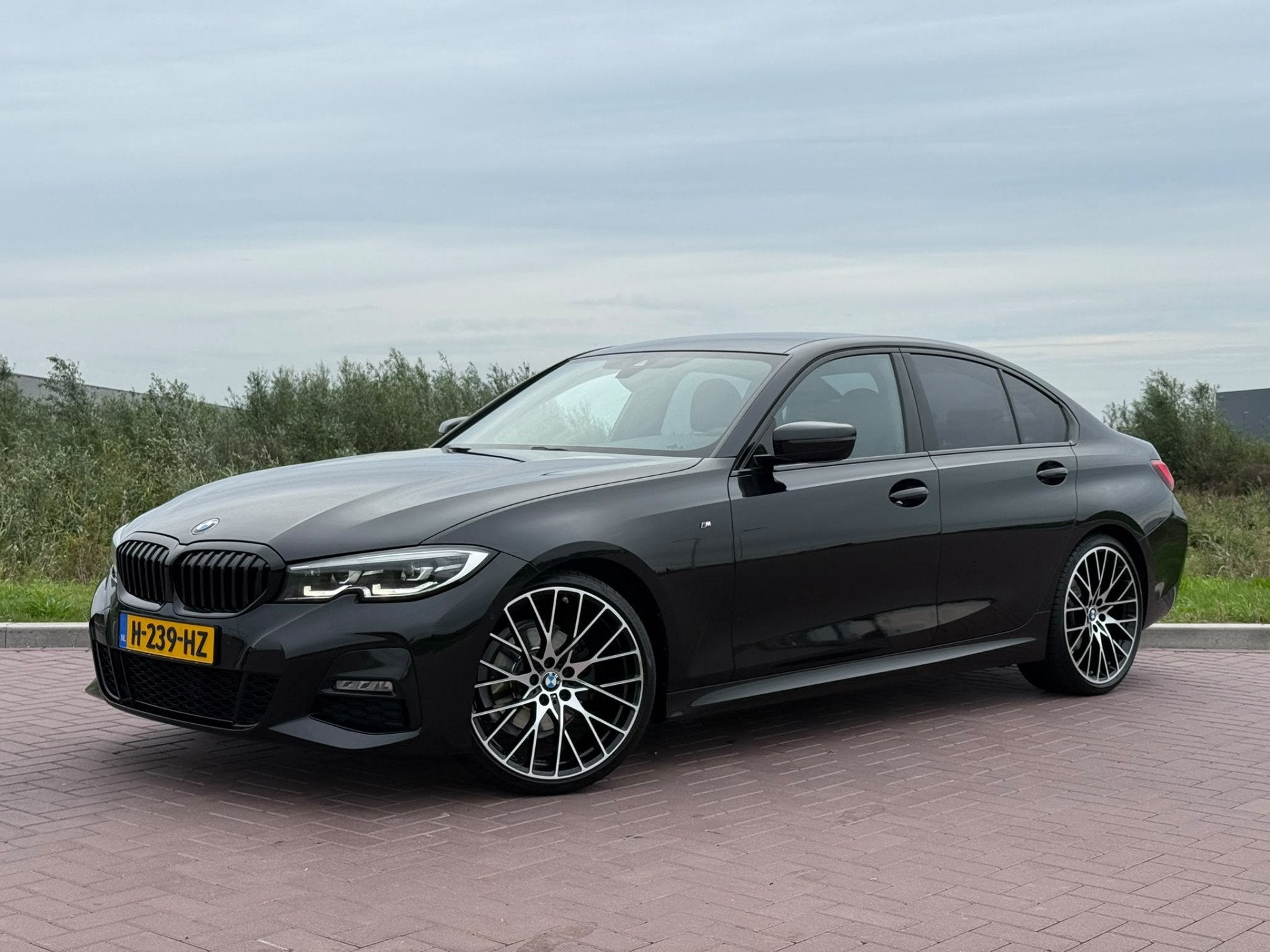 BMW 3-serie 320i High Executive / M Sport / Leder / 20inch M, Auto's, Automaat, Achterwielaandrijving, Gebruikt, 4 cilinders