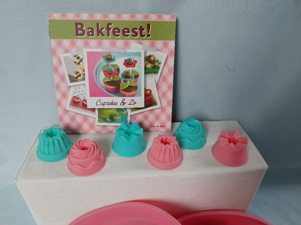 Cup Cake Silicone vormen, Steekvormen en boekje, Ophalen of Verzenden, Zo goed als nieuw, Taarten of Cupcakes, Bakvorm