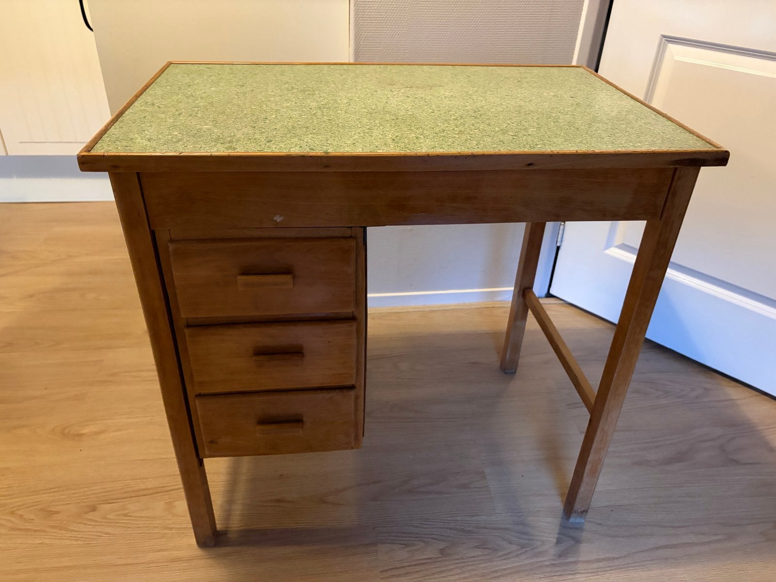 Oud/antiek kinderbureau met lades, Ophalen