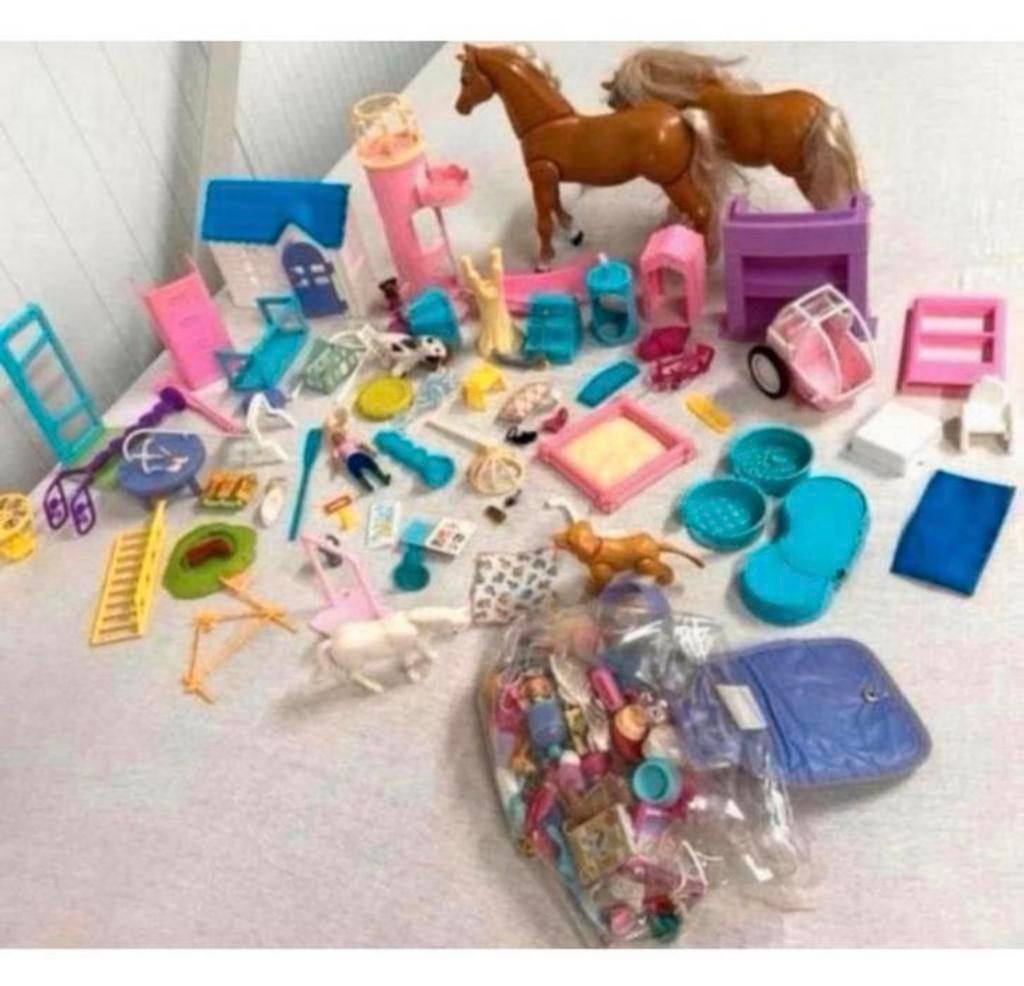 Partij oud vintage speelgoed, barbie cindy stacie mattel set, Verzamelen, Poppen, Ophalen of Verzenden, Zo goed als nieuw, H, H