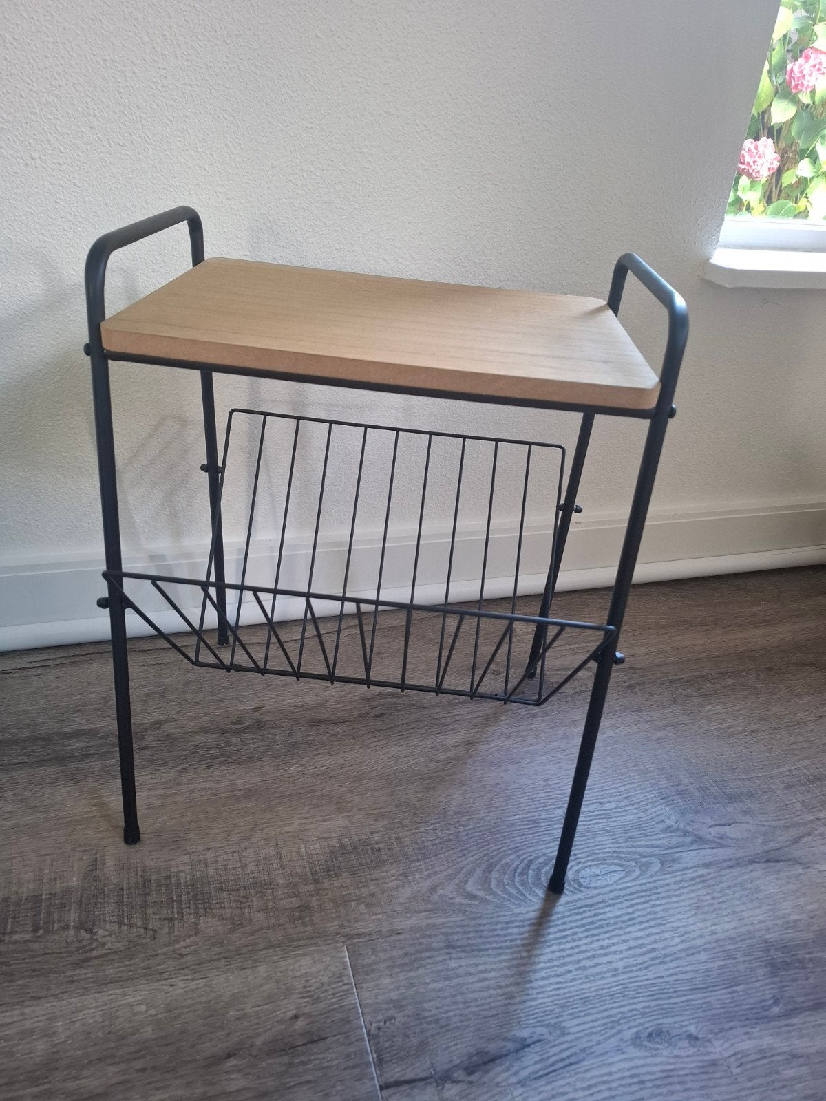 Tijdschriftentafel met opbergvak – industrieel design, Huis en Inrichting, Woonaccessoires | Krantenbakken en Lectuurbakken, Bijzettafel met lectuurbak