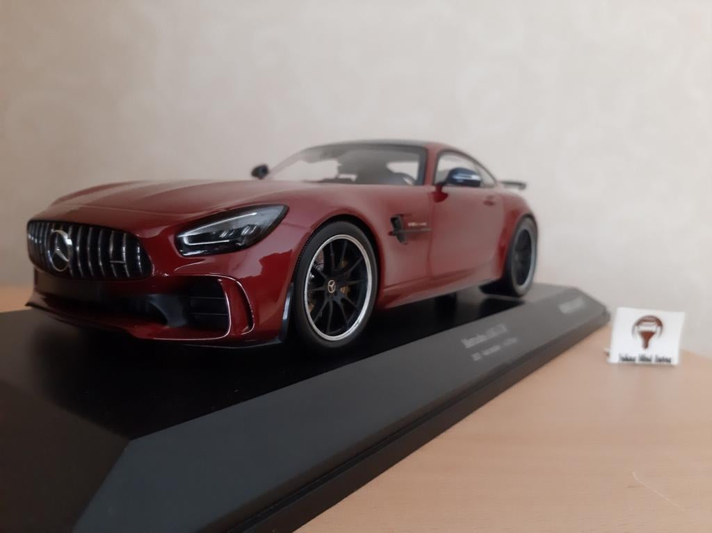 Mercedes AMG GT-R 2021 Rood-Metallic van Minichamps 1:18