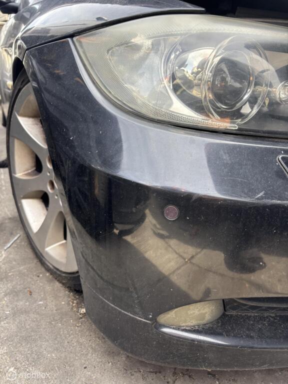 Voorbumper zwart BMW 3-serie E90 LCI ('08-'12), Auto-onderdelen, Carrosserie en Plaatwerk, Ophalen, Gebruikt, Voor, Bumper