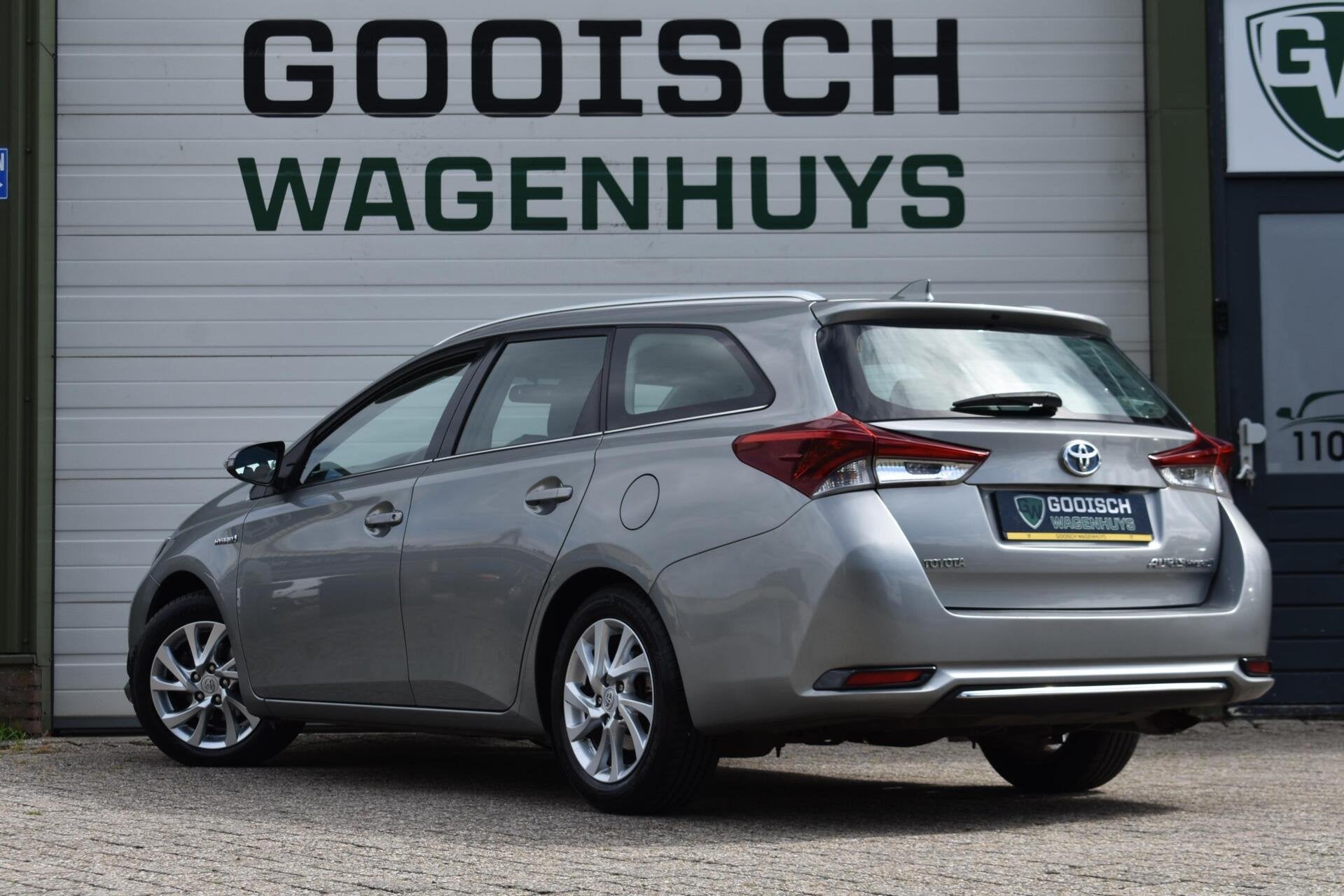 Toyota Auris 1.8 Hybrid Dynamic | Camera | Navigatie | Clima, Euro 6, Met garantie (alle), Hybride Elektrisch/Benzine, Start-stop-systeem