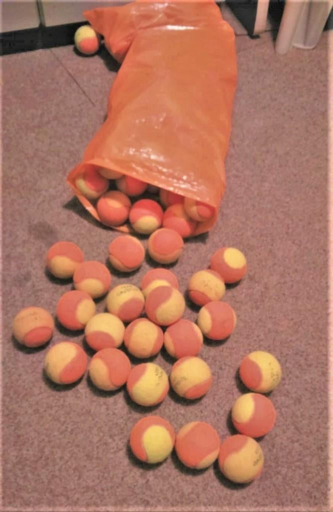 Oranje/gele gebruikte tennisballen (90 stuks), Dieren en Toebehoren, Hondenspeelgoed, Ophalen, Gebruikt, Hondenballen