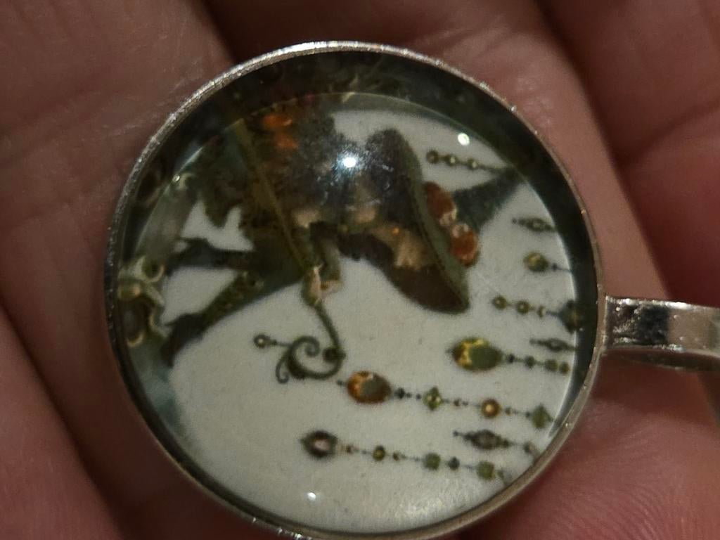 Heksen hanger met glas en insectenmotief, Glas of Kristal, Nieuw, Ophalen of Verzenden, Overige kleuren