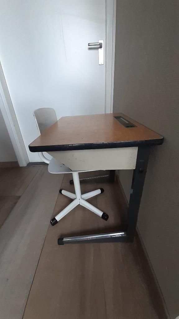 Schattig schoolbankje met stoeltje, Huis en Inrichting, Bureaus, Ophalen, Gebruikt, 60 cm, Schoolbureau