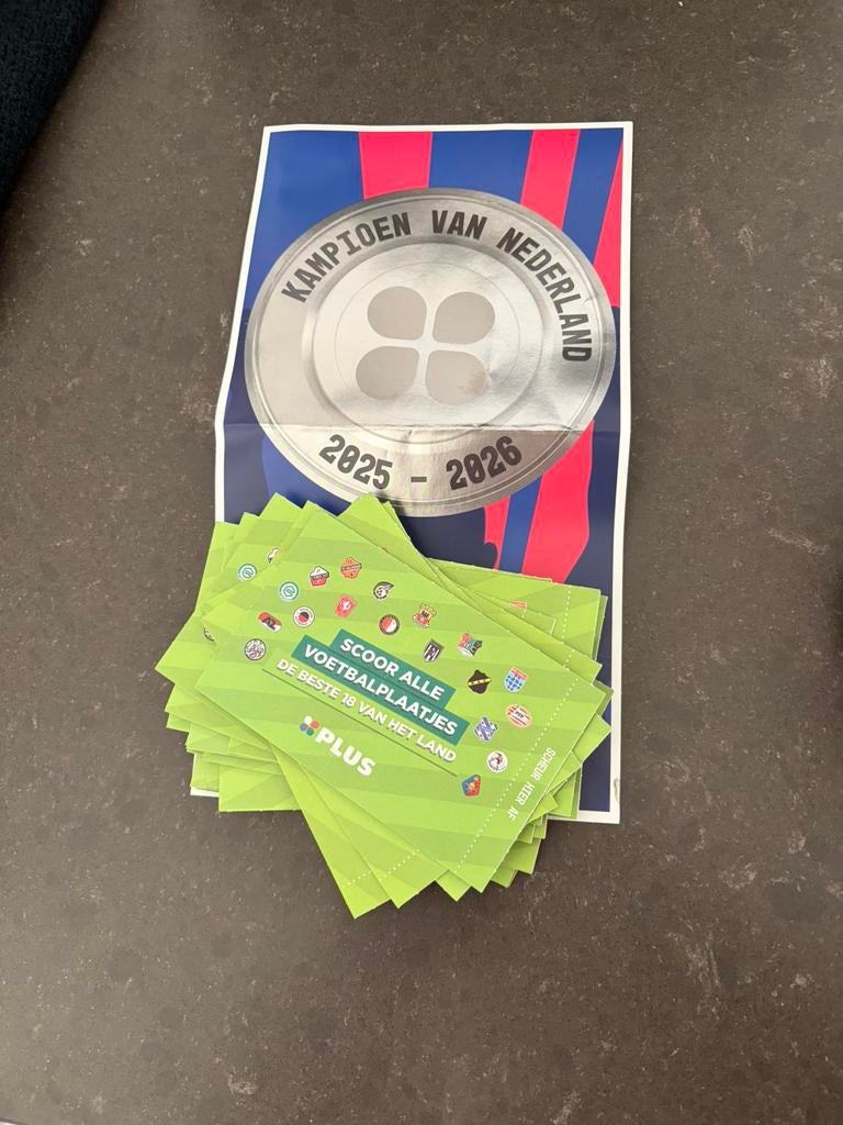 *Voetbal plaatjes plus (verpakt) 28 stuks & sticker*, Plus, Ophalen of Verzenden