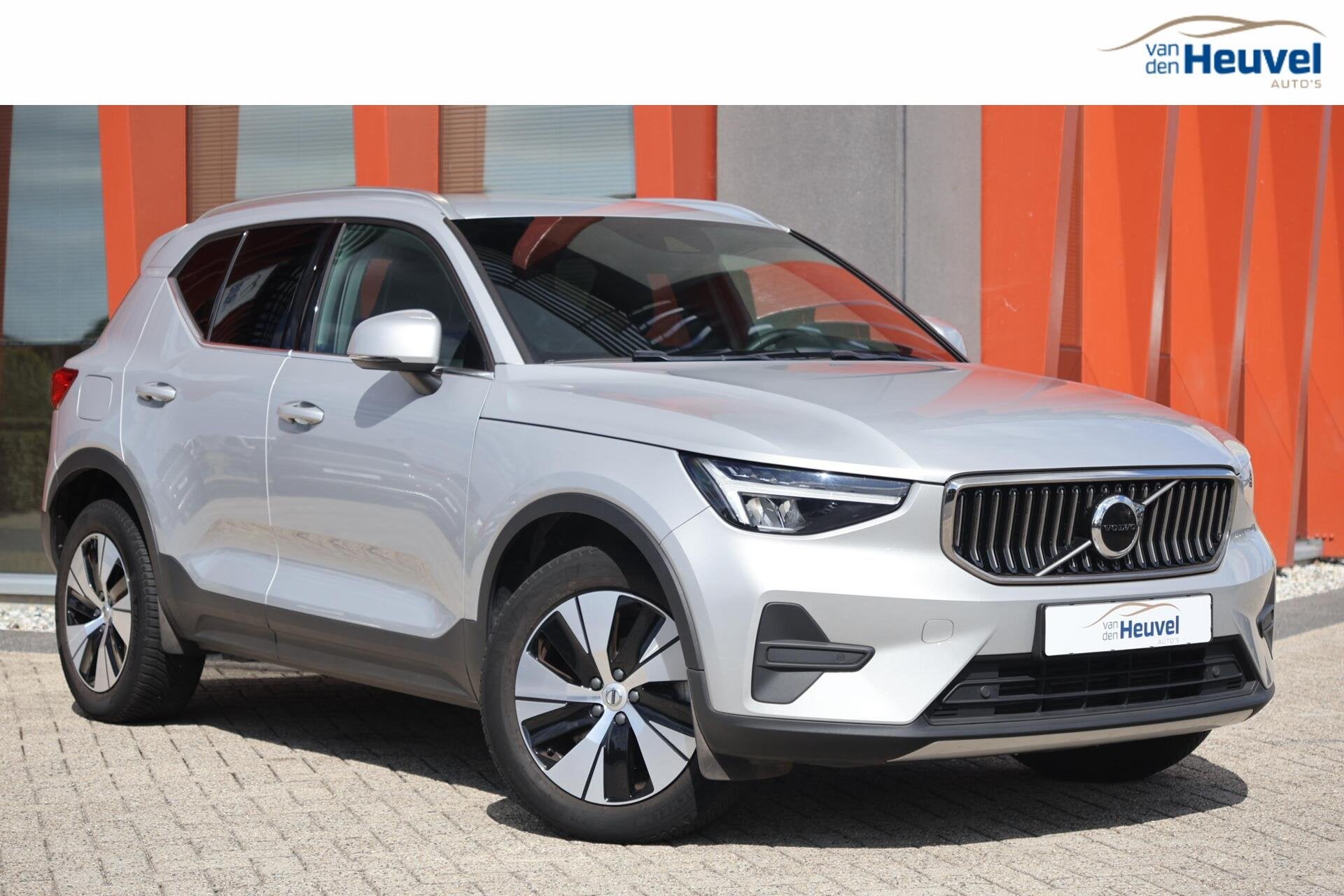 Volvo XC40 T4 Recharge Core Bright | Stoelverwarming | Trekh, Dealer onderhouden, Met garantie (alle), Plug-in hybride, Bedrijf