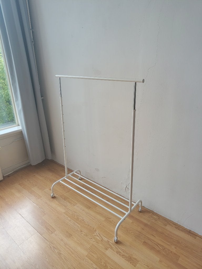 IKEA RIGGA kledingrek - clothes rack, Ophalen, Met wielen, Zo goed als nieuw