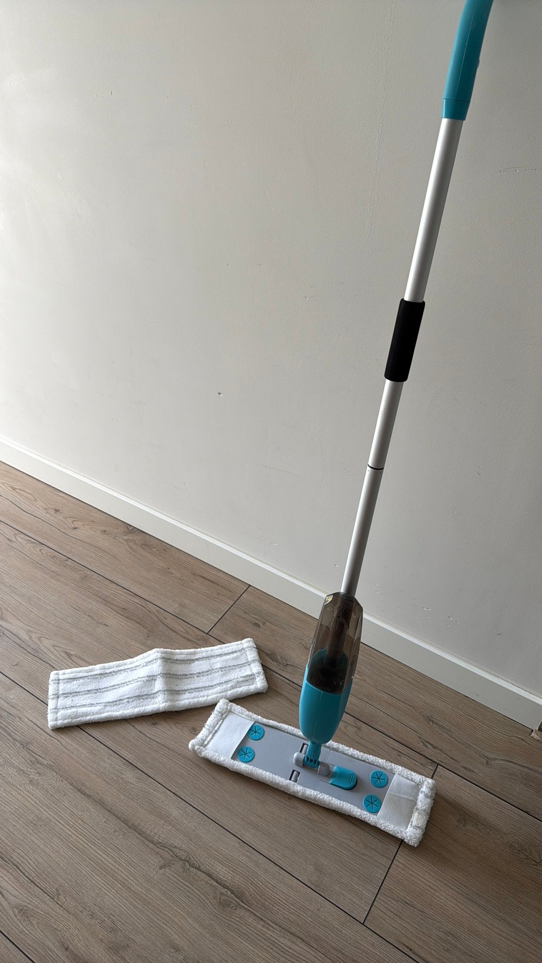 Nieuw spraymop, Ophalen