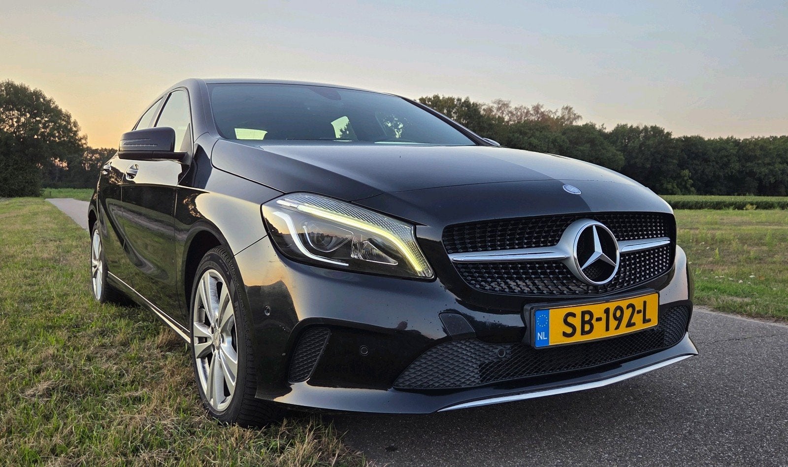 Mercedes-Benz A-Klasse A180 1.6 Blue Efficiency 2016 Zwart, Auto's, Voorwielaandrijving, Zwart, 4 cilinders, Leder en Stof