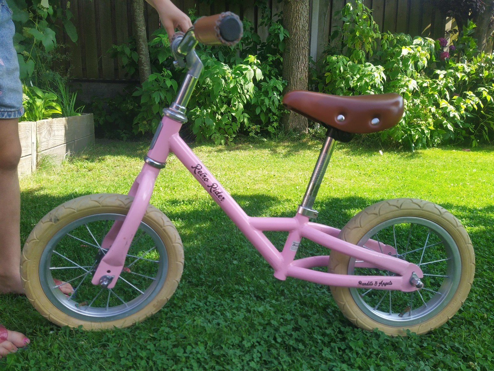 Roze Retro Rider loopfiets - Bandits & Angels, Ophalen, Gebruikt, Minder dan 16 inch
