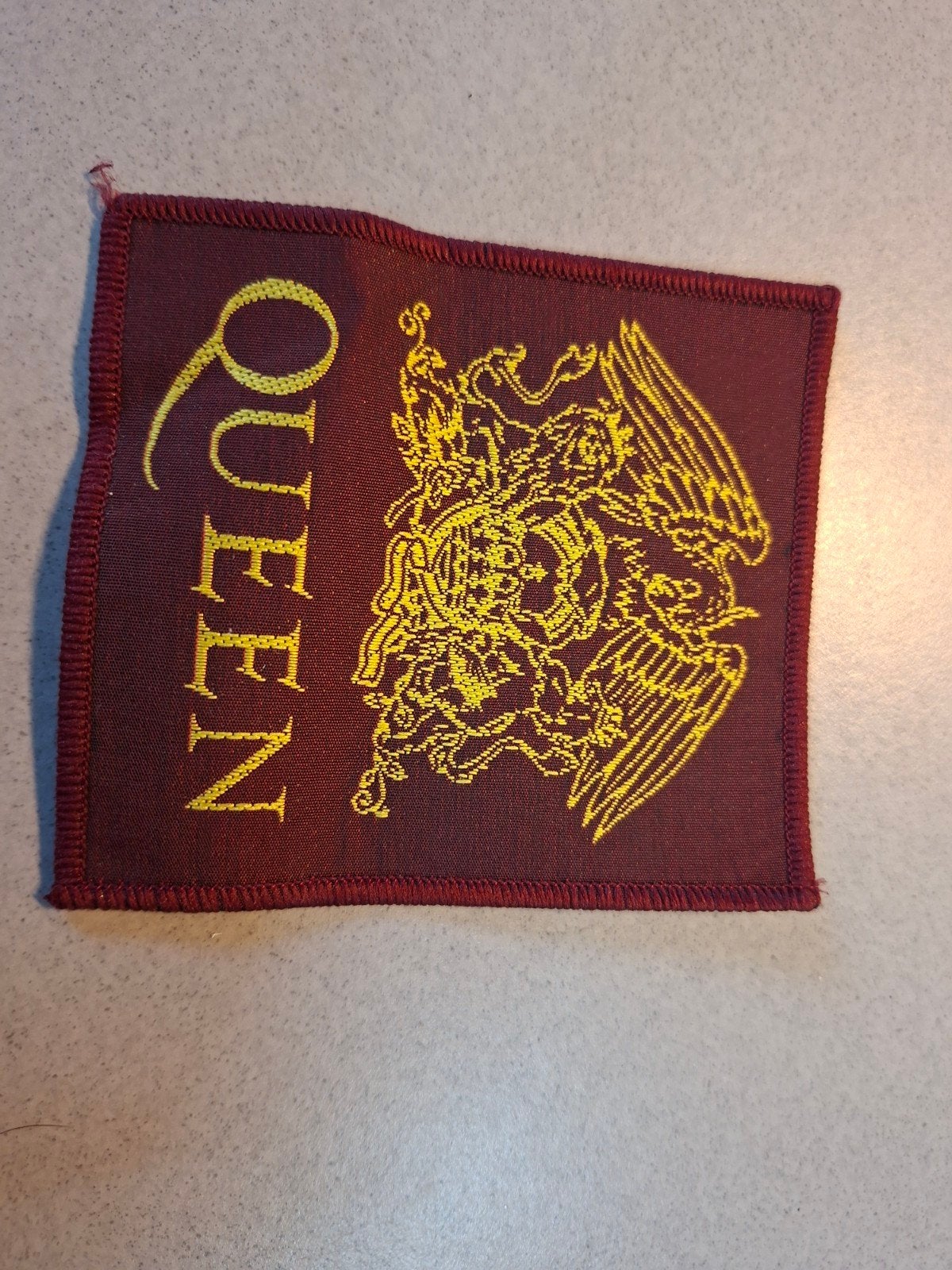Queen geborduurd embleem / patch, Ophalen of Verzenden, Zo goed als nieuw, Plaatje