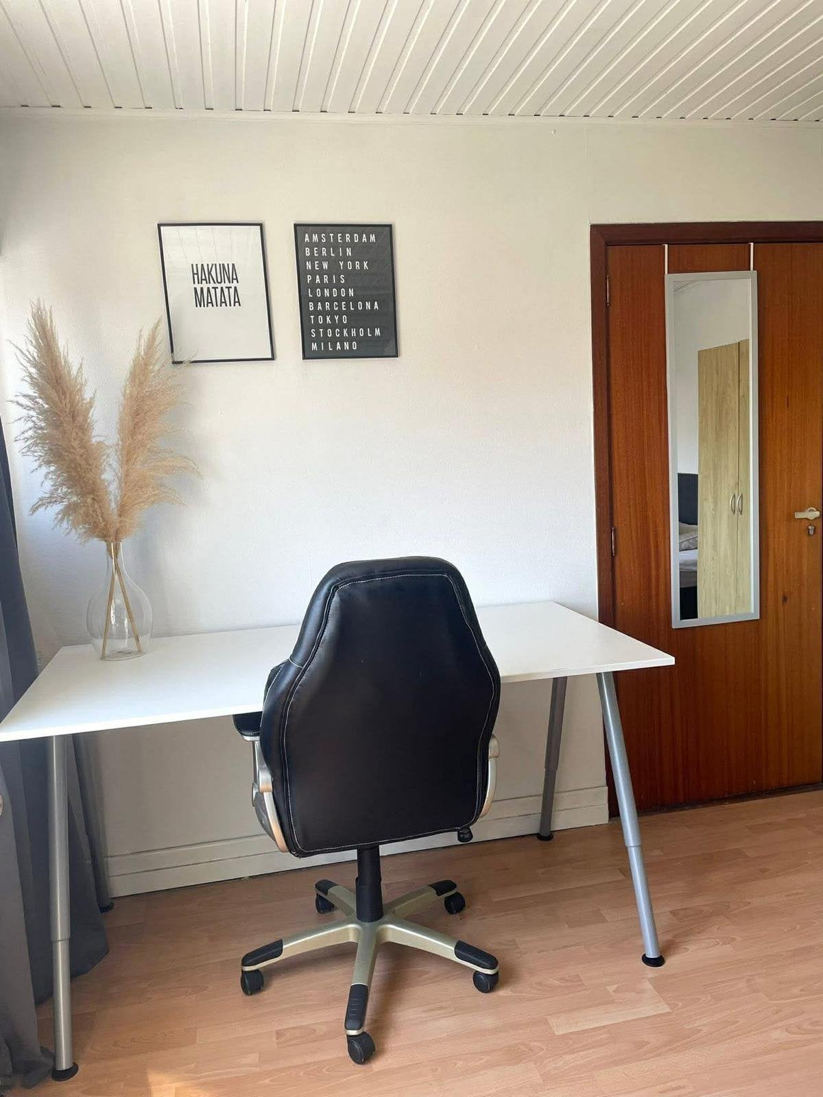 Ikea bureau Thyge 80x160cm - in hoogte verstelbaar -moet weg, Ophalen, 160 cm, In hoogte verstelbaar, Zo goed als nieuw