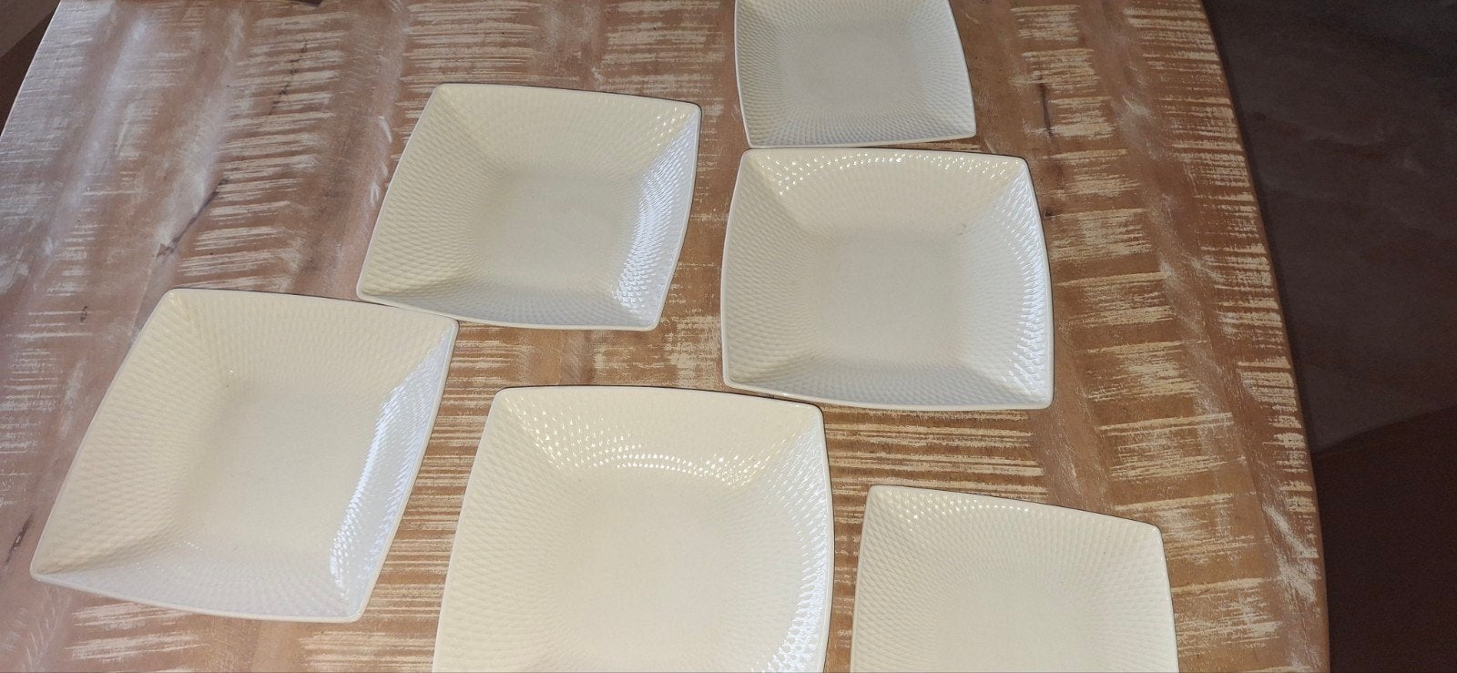 Set van 6 vierkante crèmekleurige borden - Caro Squito, Ophalen of Verzenden, Zo goed als nieuw, Keramiek, Bord(en)