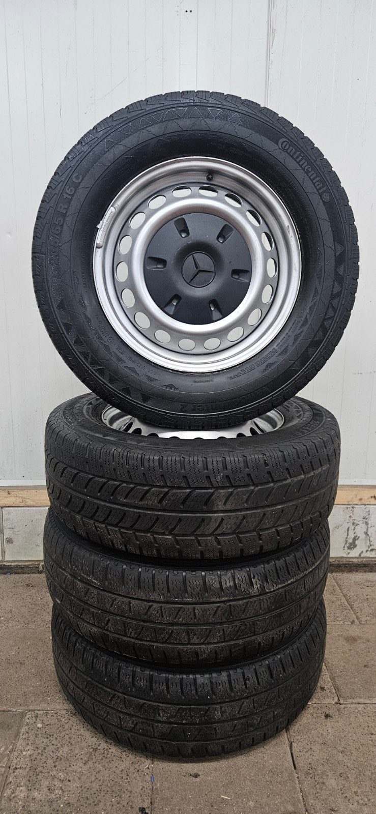 Continental winterbanden op stalen velgen 235/65 R16 C, Ophalen, 16 inch, Banden en Velgen, Winterbanden