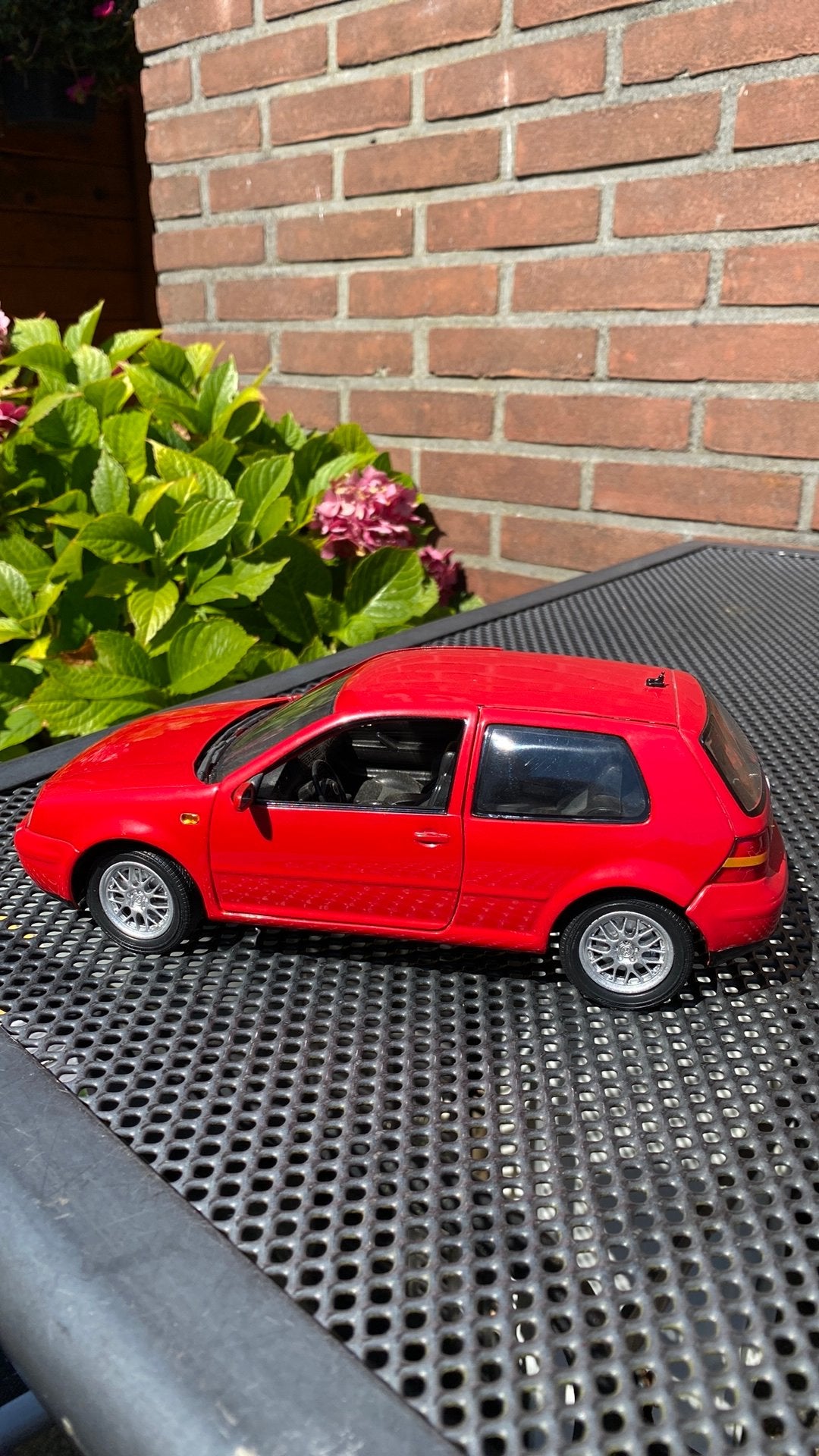 Mooi model Volkswagen 1/18, Hobby en Vrije tijd, Modelauto's | 1:18, Ophalen of Verzenden, Zo goed als nieuw, Revell