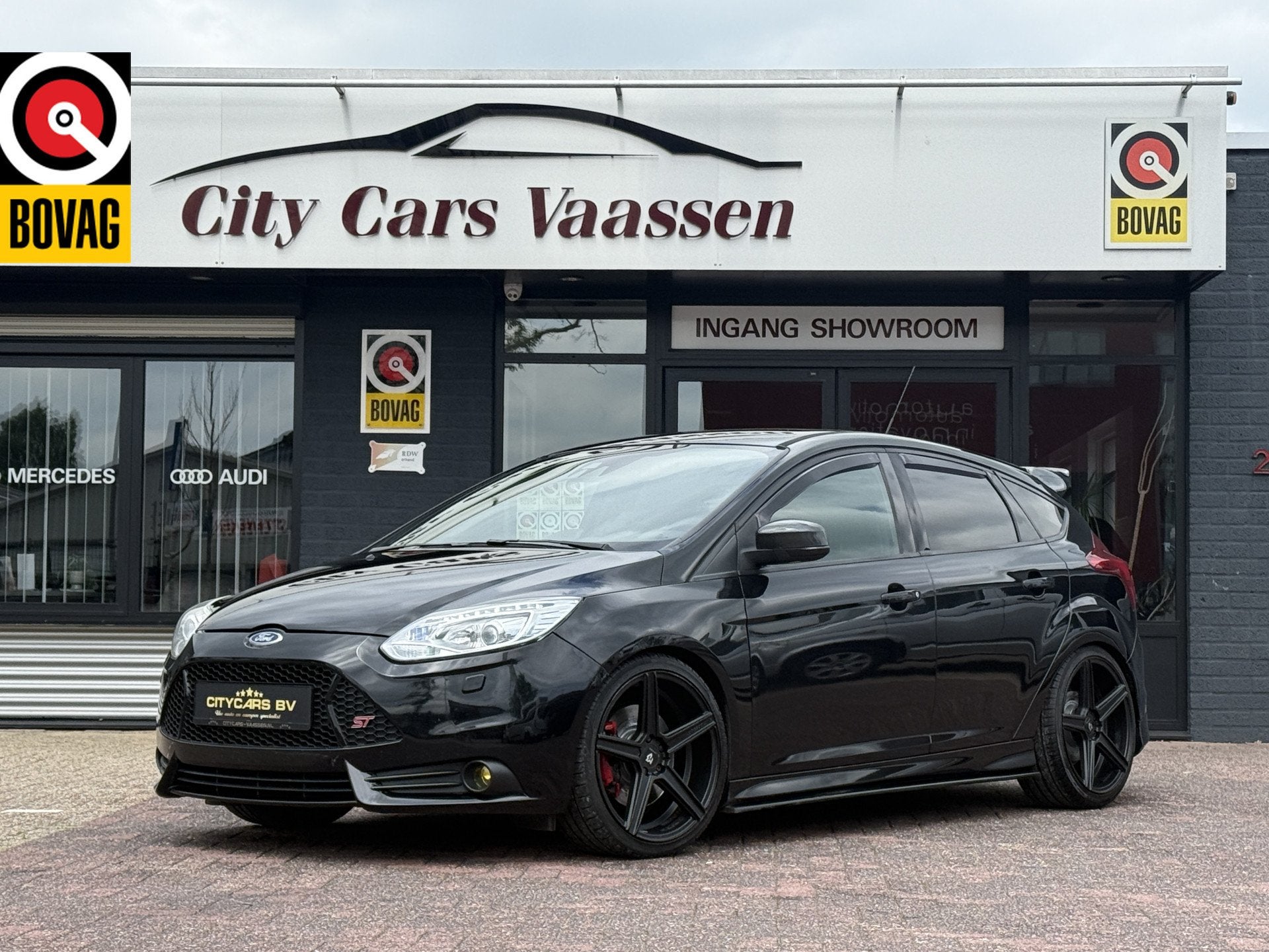 Ford Focus 2.0 EcoBoost ST-3 300 pk apple carplay camera rec, Gebruikt, Zwart, 4 cilinders, 1337 kg