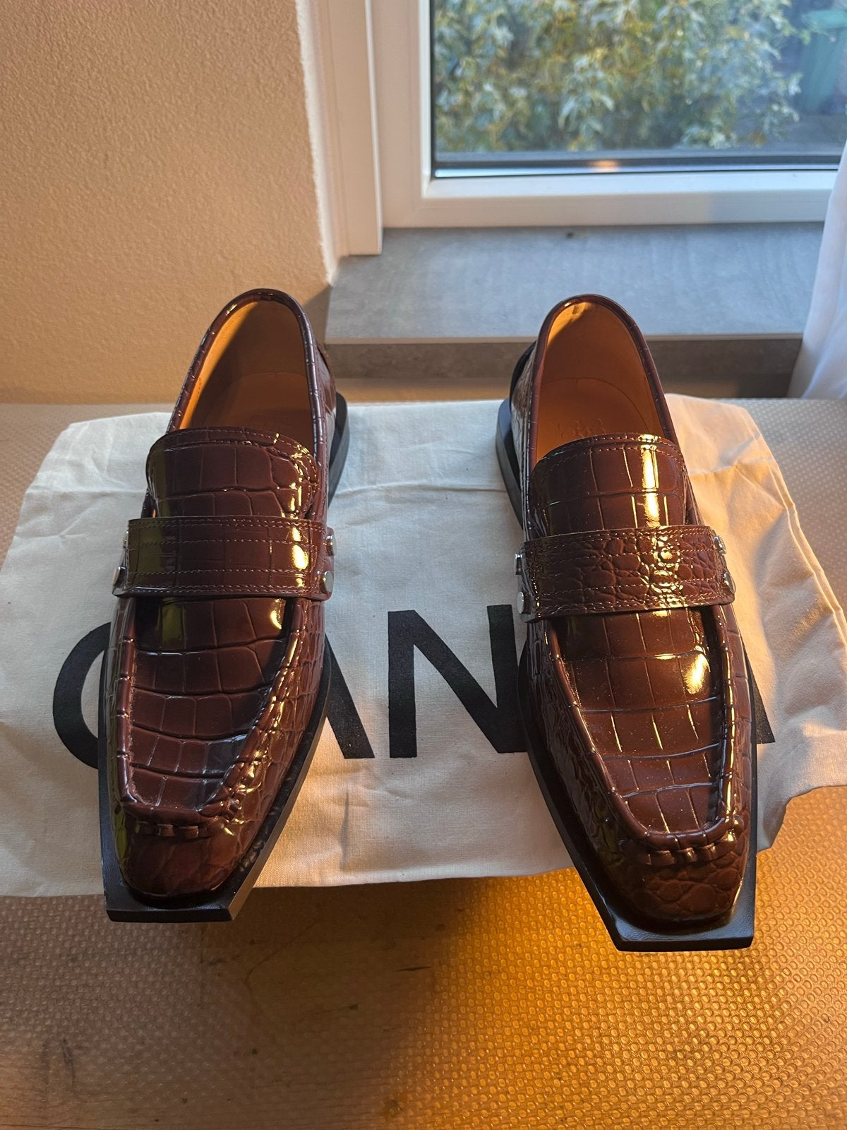 Ganni loafers bruin krokodillenprint maat 40, Bruin, Instappers, Ophalen of Verzenden, Zo goed als nieuw
