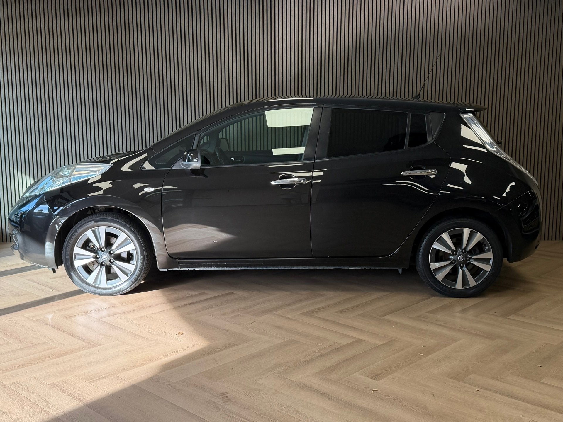 Nissan LEAF Tekna 30 kWh AUT. CAMERA 360 AIRCO BLUETOOTH BOS, Gebruikt, 199 km, Met garantie (alle), 1445 kg