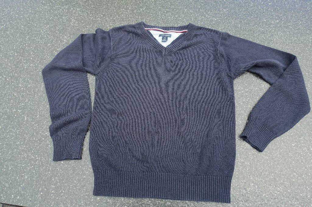 Tommy Hilfiger truitje.   8-10  jaarr, Kinderen en Baby's, Kinderkleding | Maat 122, Trui of Vest, Ophalen of Verzenden, Jongen