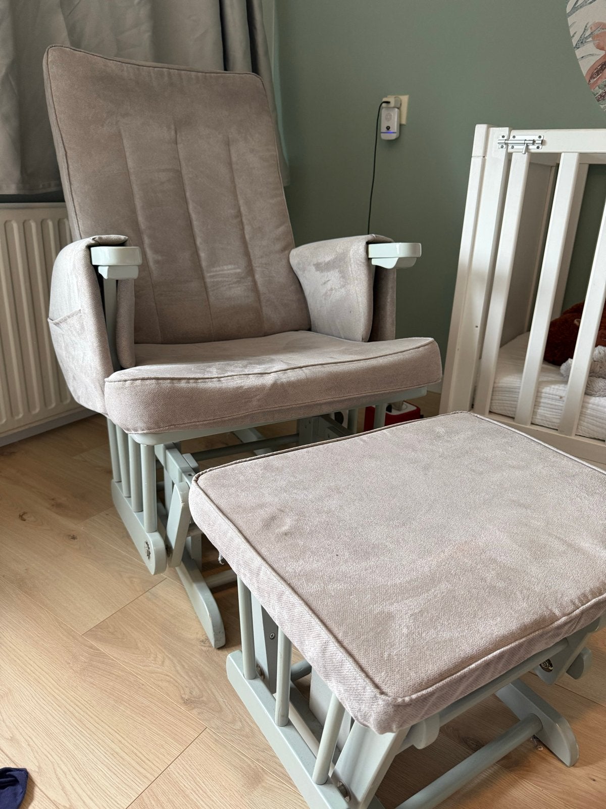 Comfortabele schommel/schuifstoel met voetenbankje, Ophalen, Gebruikt, Stoel