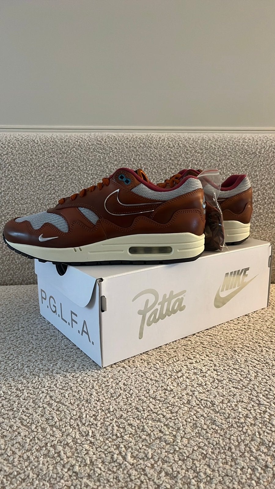 Nike Air Max 1 Patta 'Dark Russet' - Nieuw in doos, Ophalen of Verzenden, Nieuw, Bruin, Sneakers of Gympen