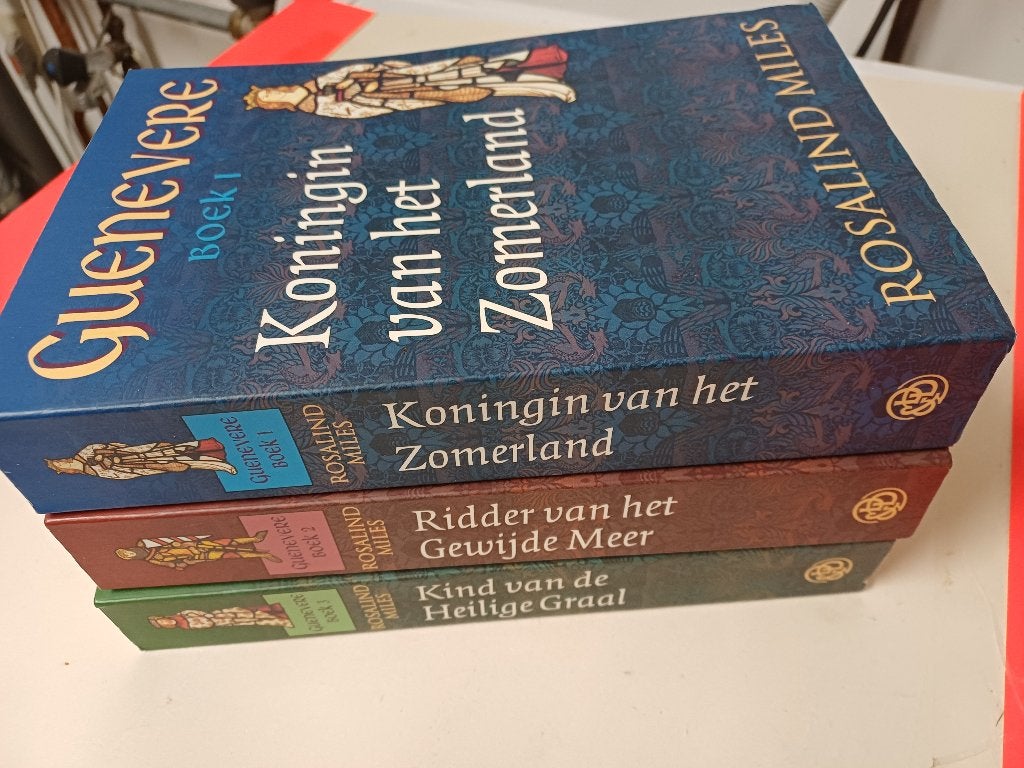 Boeken set - Guenevere Boek 1 , 2 en 3 - Rosalind Miles, Boeken, Ophalen of Verzenden, Gelezen