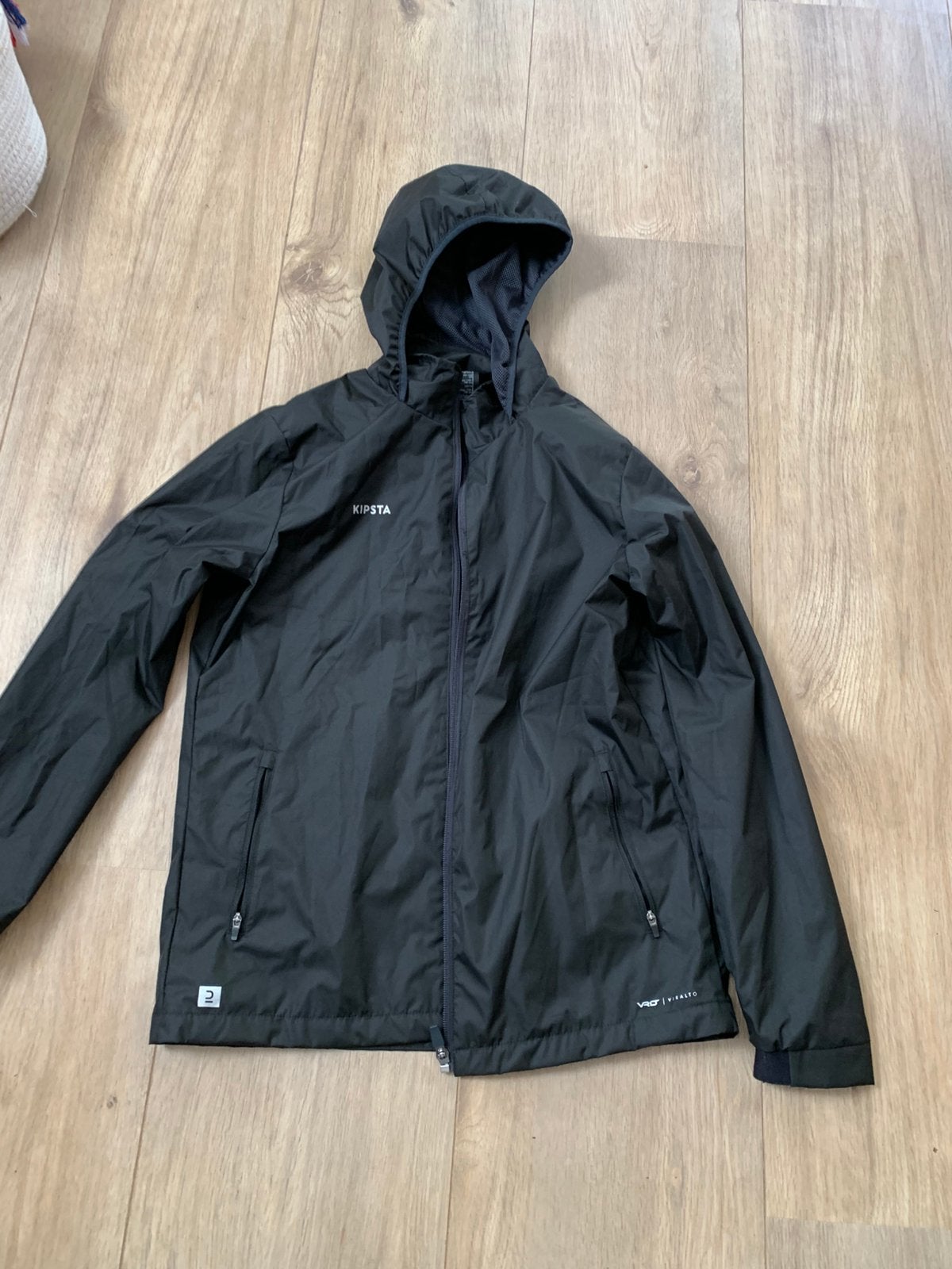 Nieuwe regenjas van Kipsta maat 12/13 jaar, Ophalen, Nieuw, Kleding