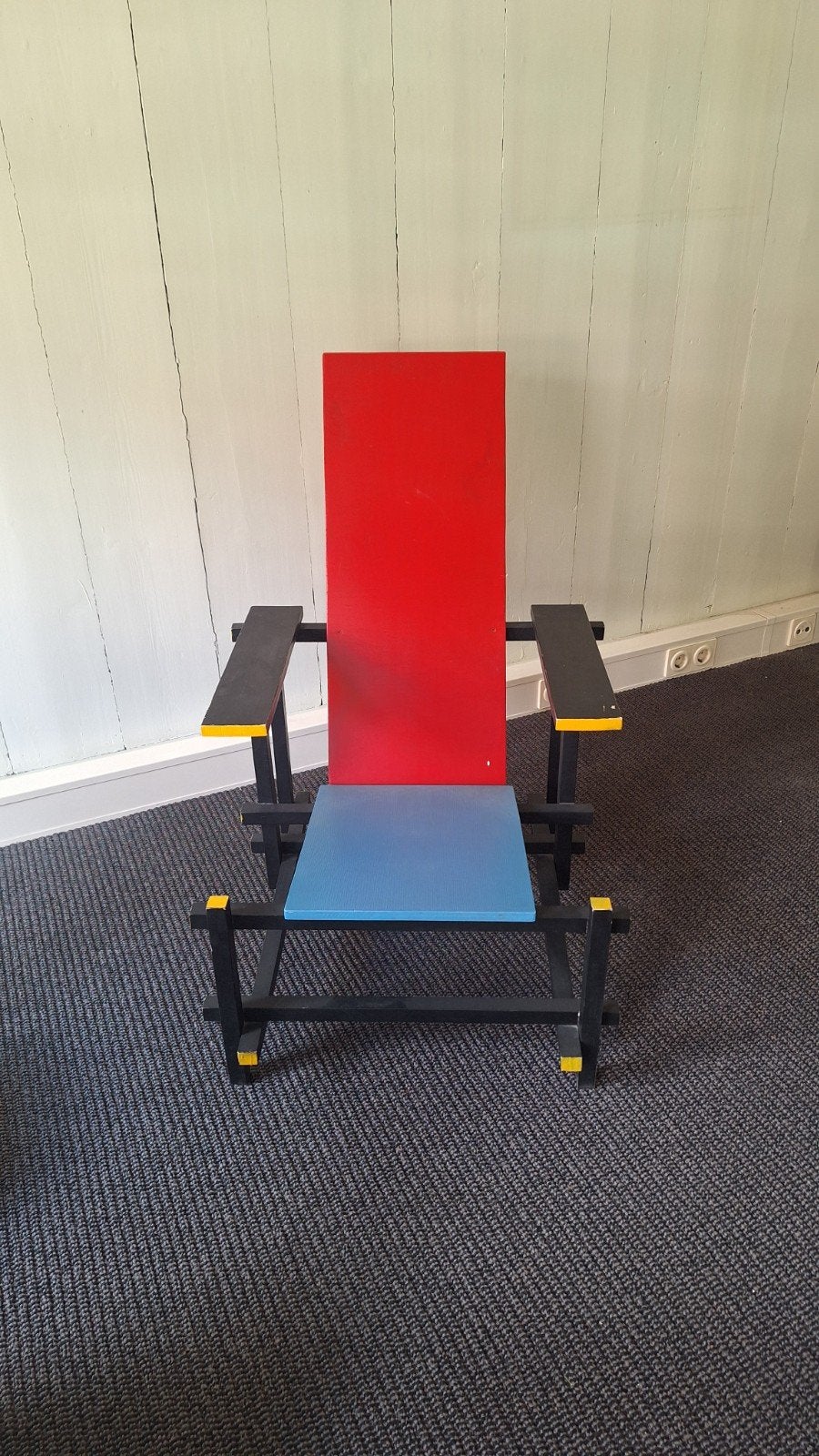 Gerrit Rietveld Rood-blauwe stoel (replica), Ophalen