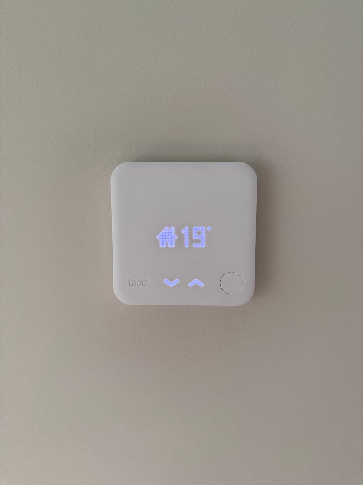 Tado Slimme Thermostaat v3+ complete set met 5 knoppen, Ophalen of Verzenden, Slimme thermostaat, Zo goed als nieuw