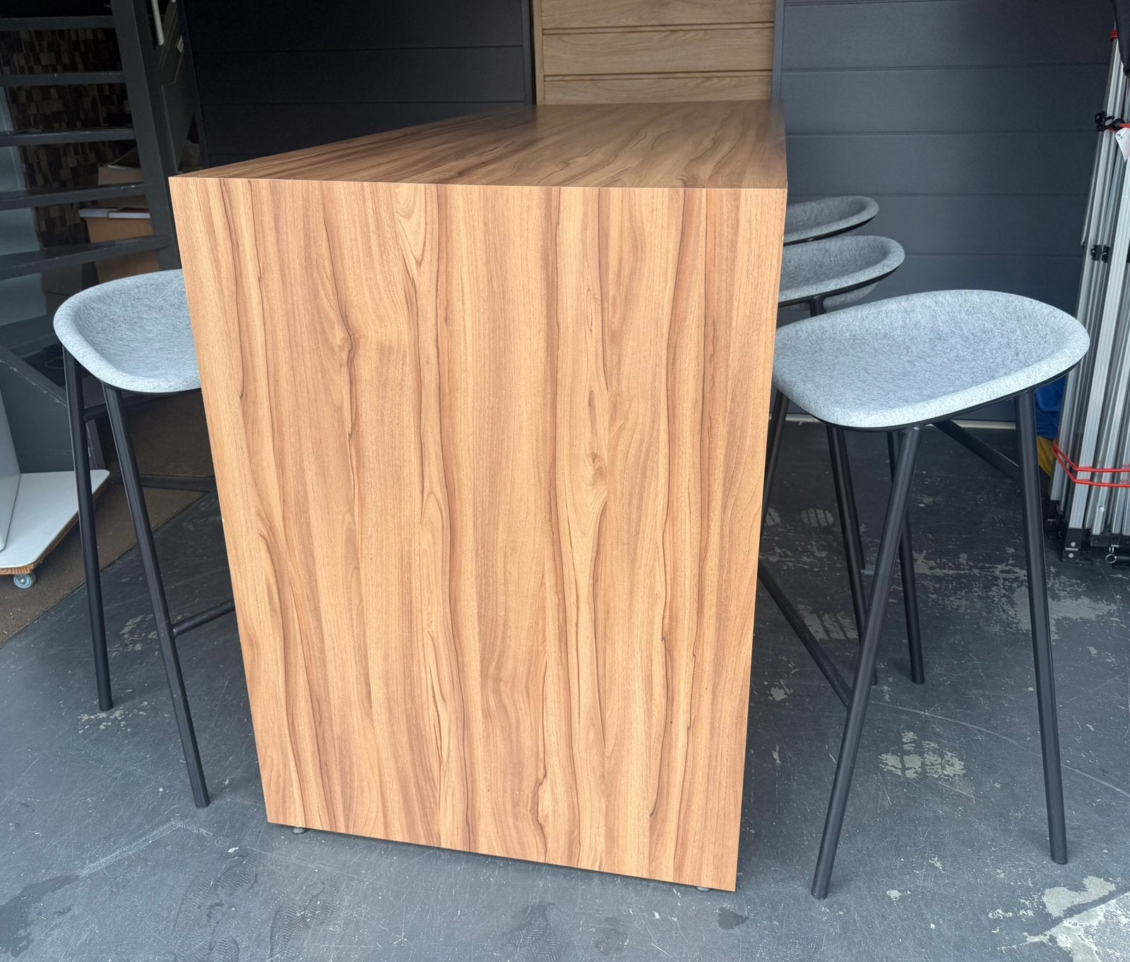 6 De Vorm krukken met gratis bar, Ophalen, Gebruikt, Inclusief barstoelen