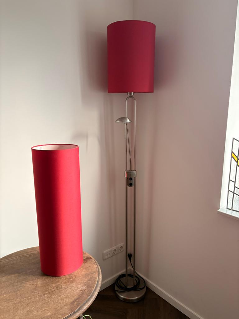 Staande lamp met rode kappen, Huis en Inrichting, Ophalen, Zo goed als nieuw, Metaal, 150 tot 200 cm