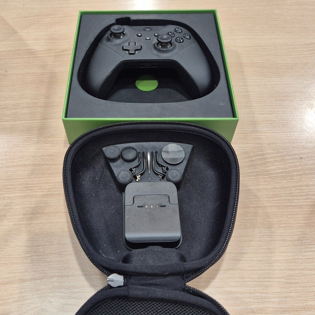 Xbo serie XJS Controller in hoes en doos, Xbox, Zo goed als nieuw, Support@xbox.com, One Microsoft Way
Redmond, WA 98052-6399