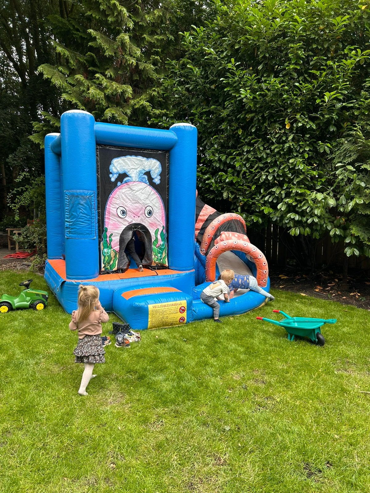 Springkussen te huur voor €69 | Kinderfeestje  | huren, Ophalen, Zo goed als nieuw, Verjaardag