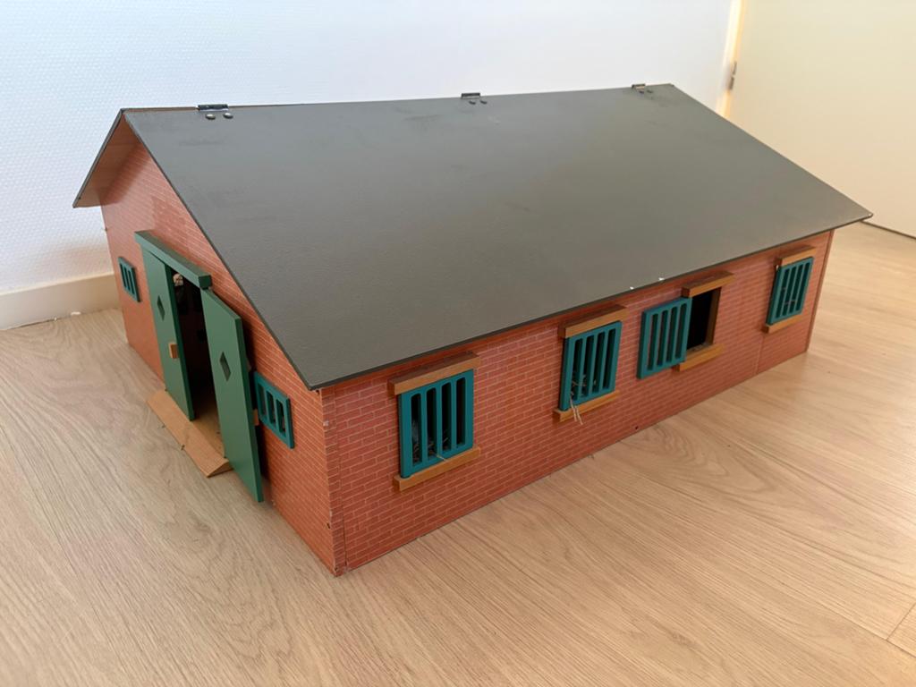 Paardenschuur voor bijv. Schleich paarden, Ophalen, Gebruikt, Jongen of Meisje
