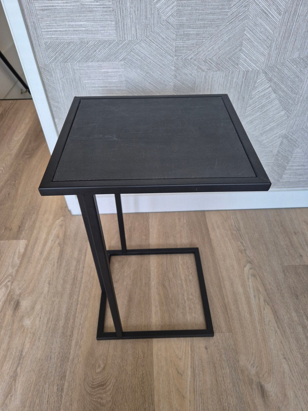 Bijzettafel zwart, metaal met hout, Huis en Inrichting, Tafels | Bijzettafels, Minder dan 55 cm, Vierkant, Zo goed als nieuw, Hout