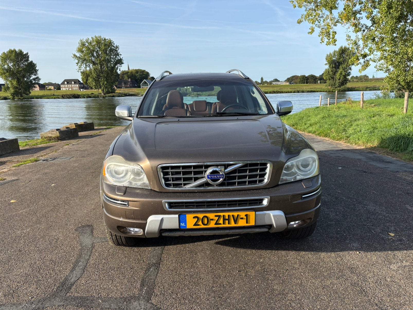Volvo XC90 2.4 D5 Geartronic AWD 7-ST 2012 Bruin, Bruin, 255 €/maand, 7 stoelen, Origineel Nederlands