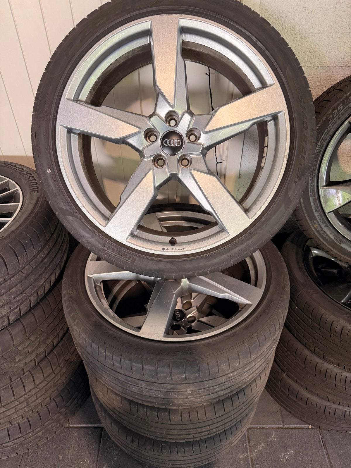 Audi Sport 21 inch velgen met Pirelli P Zero zomerbanden, Auto-onderdelen, Ophalen, Gebruikt, 255 mm, Banden en Velgen