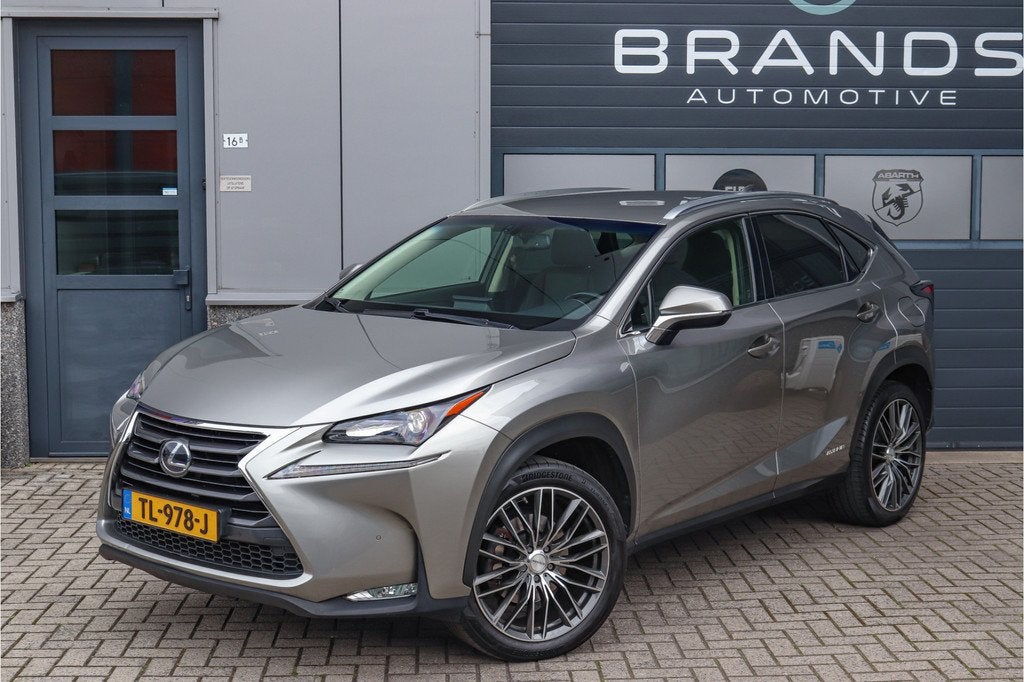 Lexus NX 300h AWD Luxury Line HEV Navi Clima Leder Camera, Auto's, Lexus, Automaat, Gebruikt, 1760 kg, Leder