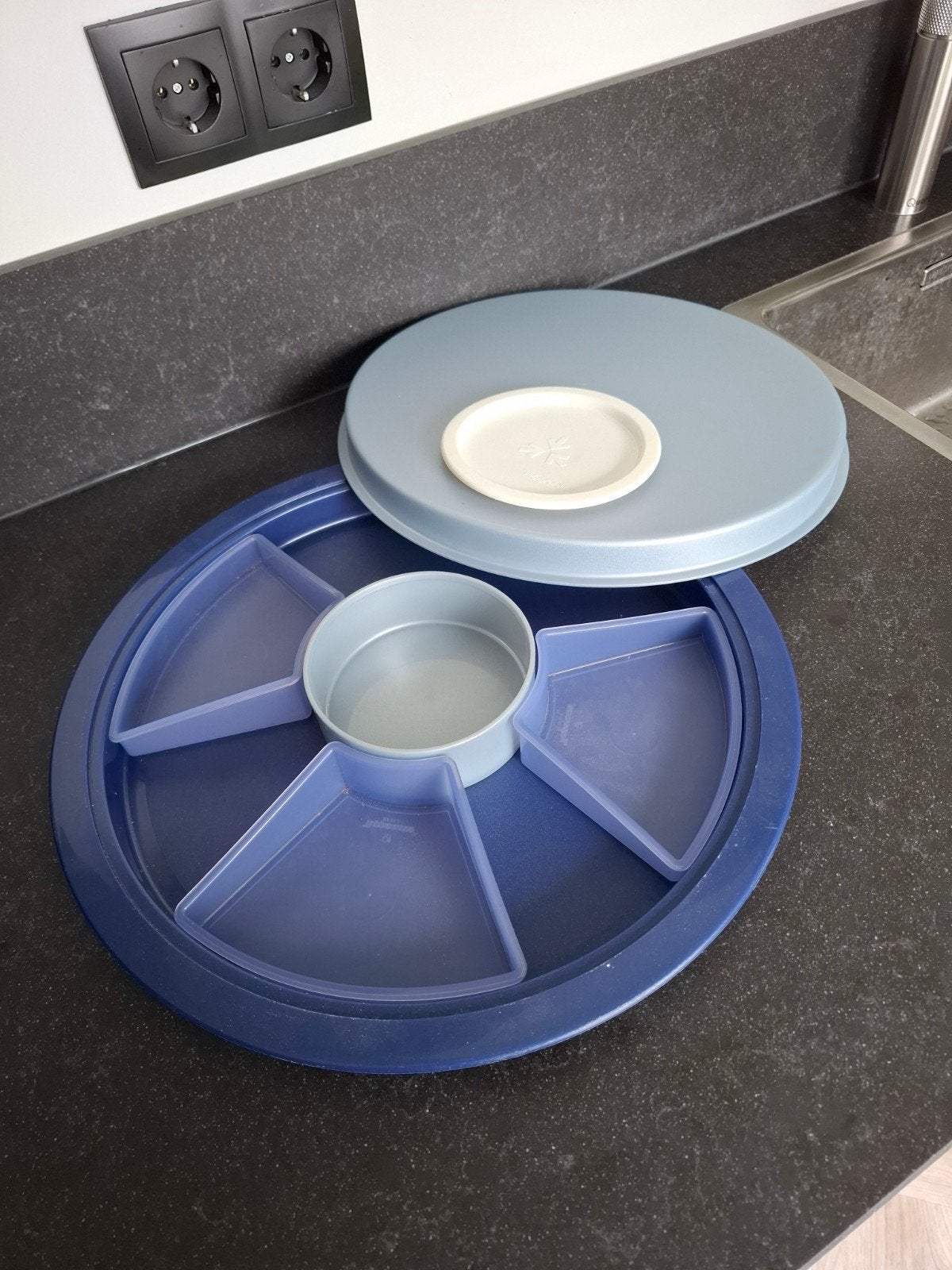 Grote hapjesschaal met deksel en losse bakjes, Gebruikt, Schaal, Blauw, Met compartimenten