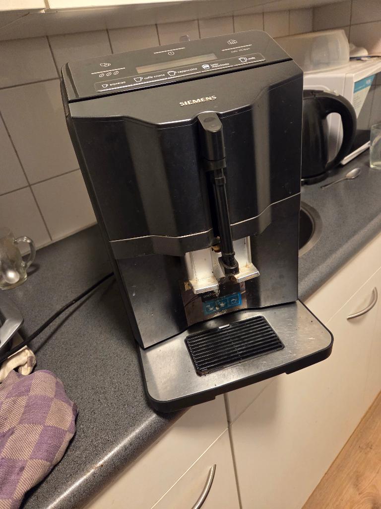 Siemens eq300 koffiemachine, Witgoed en Apparatuur, Koffiezetapparaten, Ophalen, Gebruikt, Koffiemachine