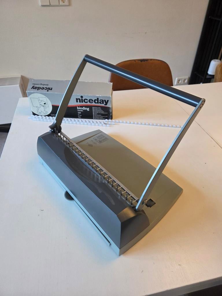 GBC CombBind C75 Bindmachine met bindruggen, Diversen, Bureau-accessoires, Ophalen