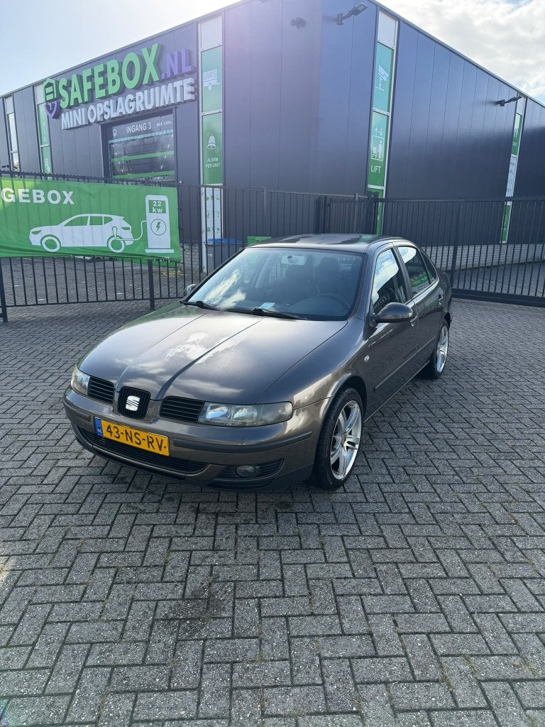 Seat Toledo 1.6 16V 77KW 2004 Grijs NWE APK, Voorwielaandrijving, Stof, Zwart, 4 cilinders