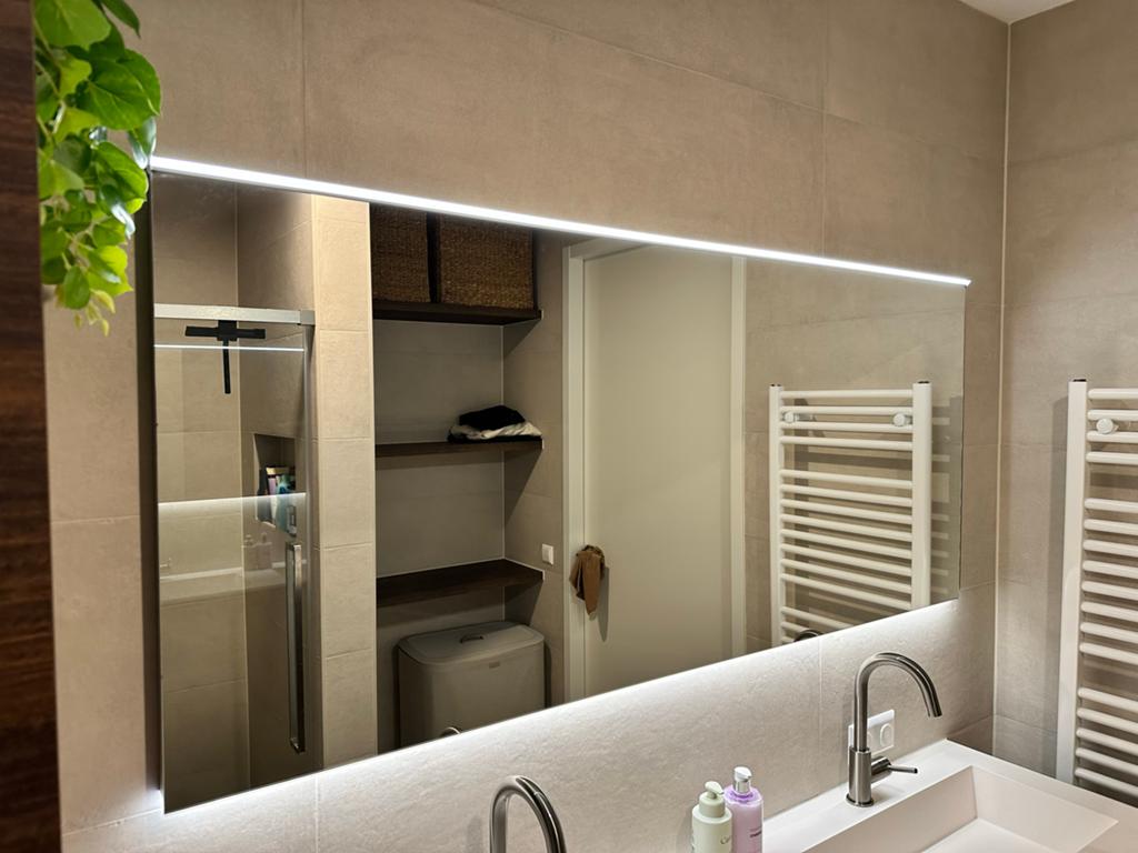 Hipp Design badkamerspiegel 160x70 - verlichting/verwarming, Ophalen, Zo goed als nieuw, Rechthoekig, 125 cm of meer