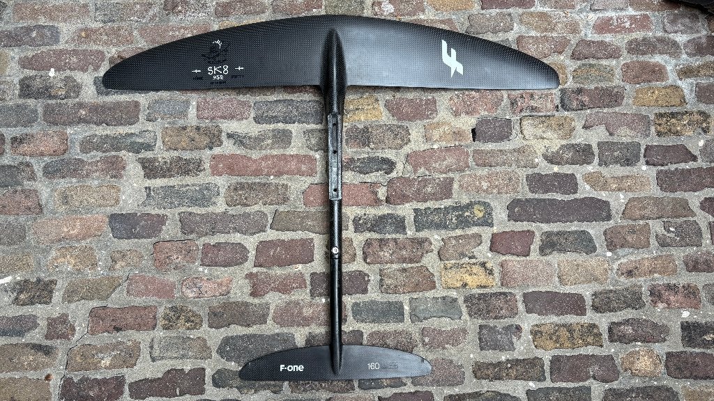 F-One Sk8 950 foil plane, Watersport en Boten, Wingsurfen, Ophalen, Zo goed als nieuw, Wingsurf-hydrofoil