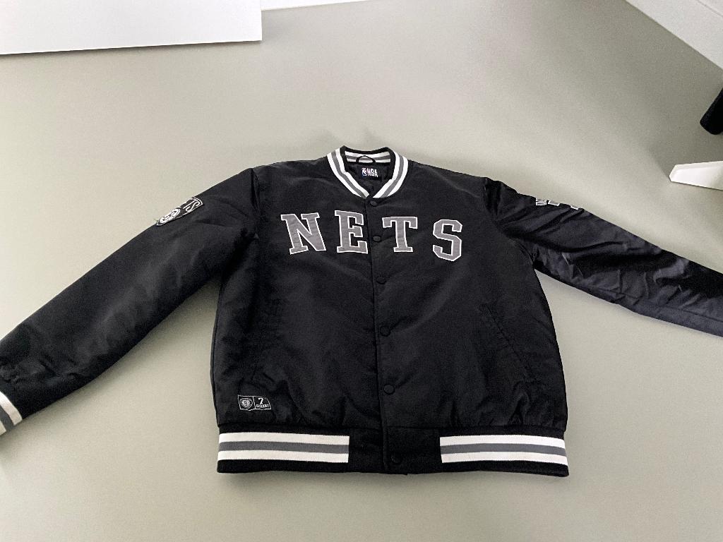 Primark Heren NBA Nets jacket maat L, Maat 52/54 (L), Zwart, Ophalen of Verzenden, Gedragen