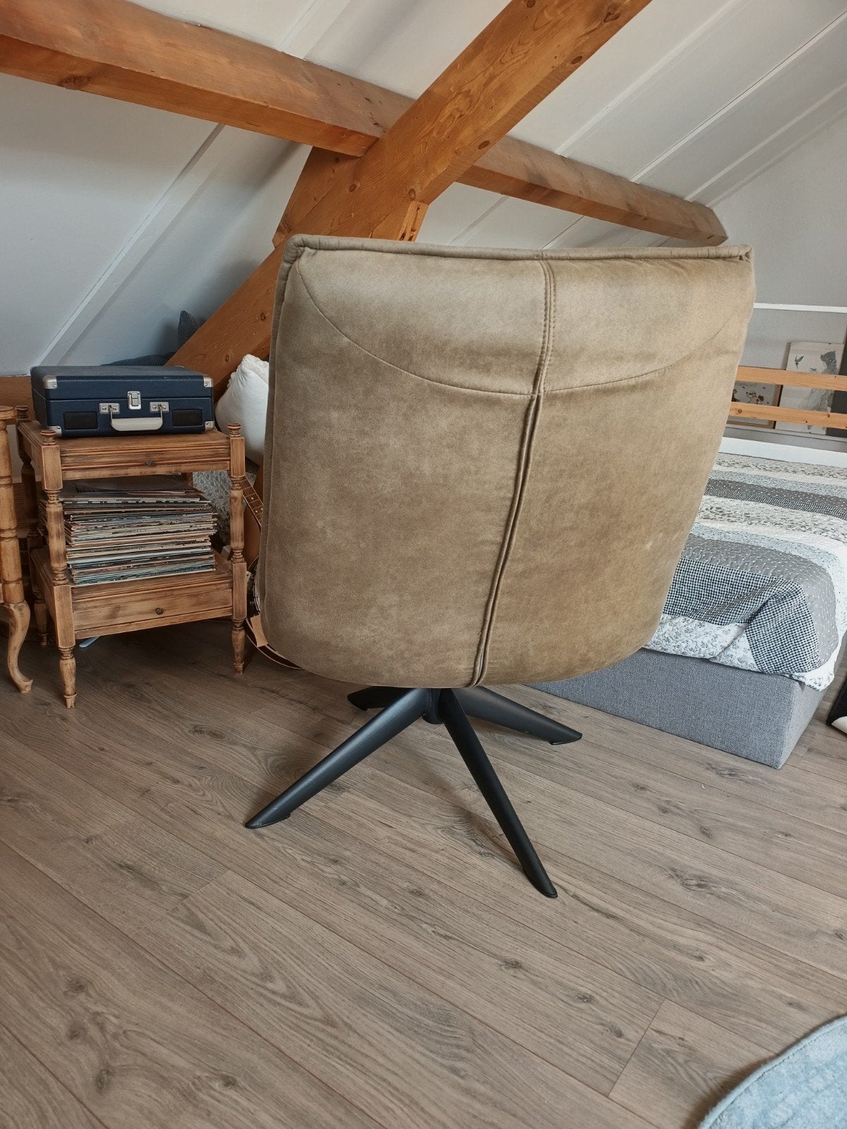 Foto 2 van WOOOD Draaifauteuil Olijfgroen Kunstleer - Zo goed als nieuw