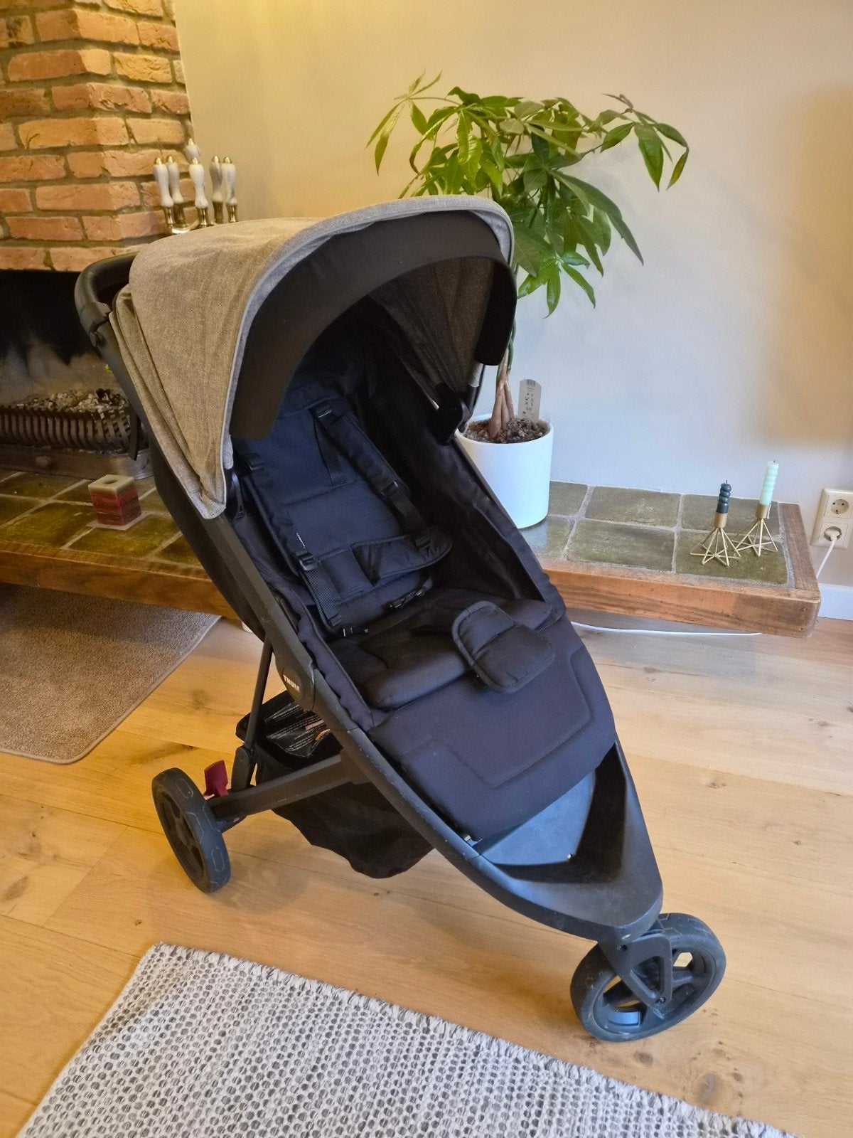 Thule Spring Buggy, incl zonnekap, voetensteun en reistas, Ophalen, Zo goed als nieuw, Overige merken, Verstelbare rugleuning